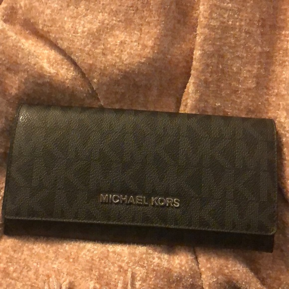Black Michael Kors Wallet - Picture 1 of 4